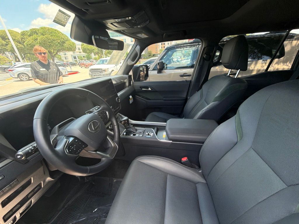 Thumbnail: 2025 Lexus GX - 4