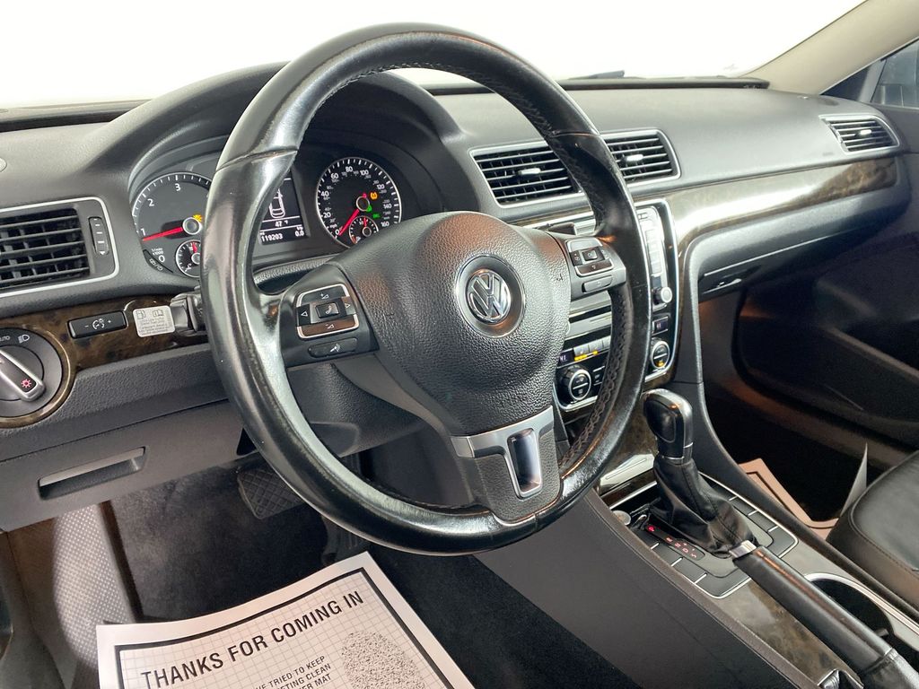 2014 Volkswagen Passat TDI SEL Premium 10