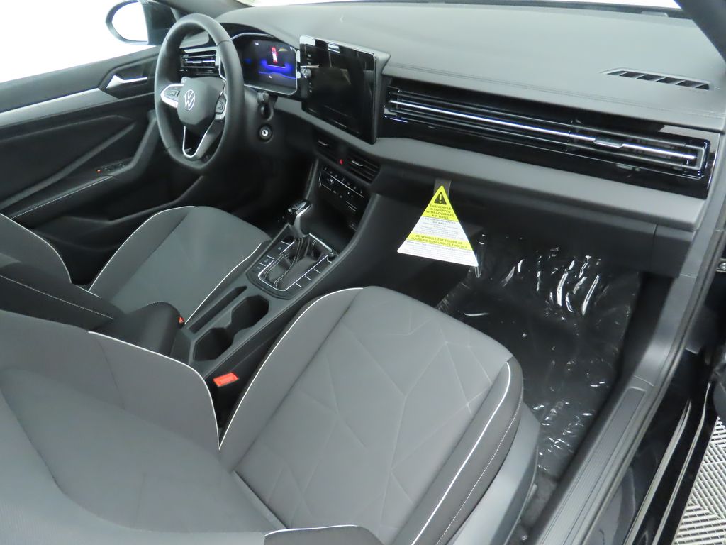 Thumbnail: 2025 Volkswagen Jetta - 17