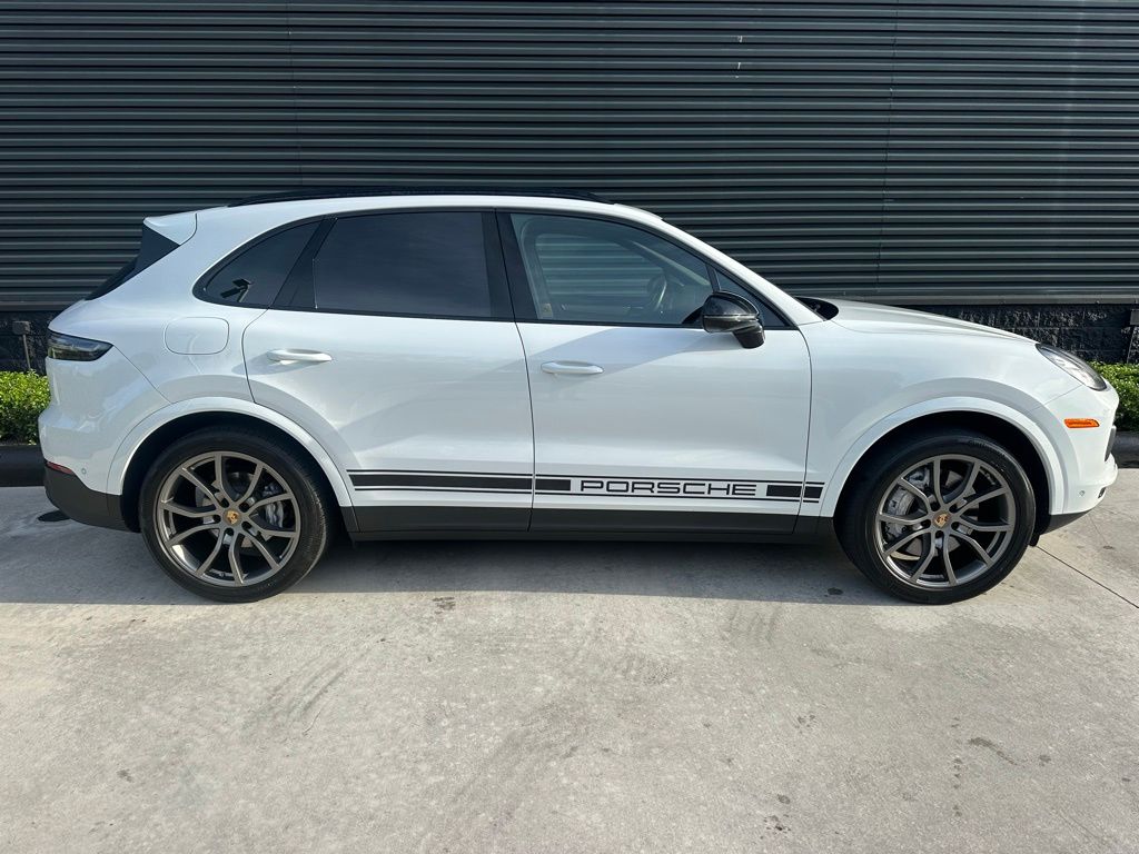 Thumbnail: 2023 Porsche Cayenne - 11