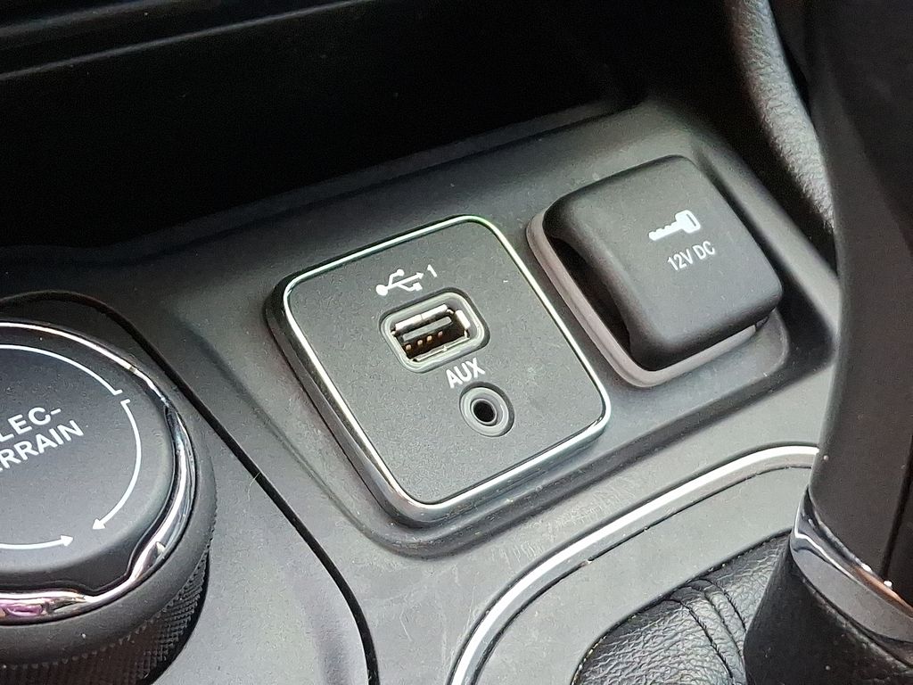 Thumbnail: 2020 Jeep Cherokee - 25