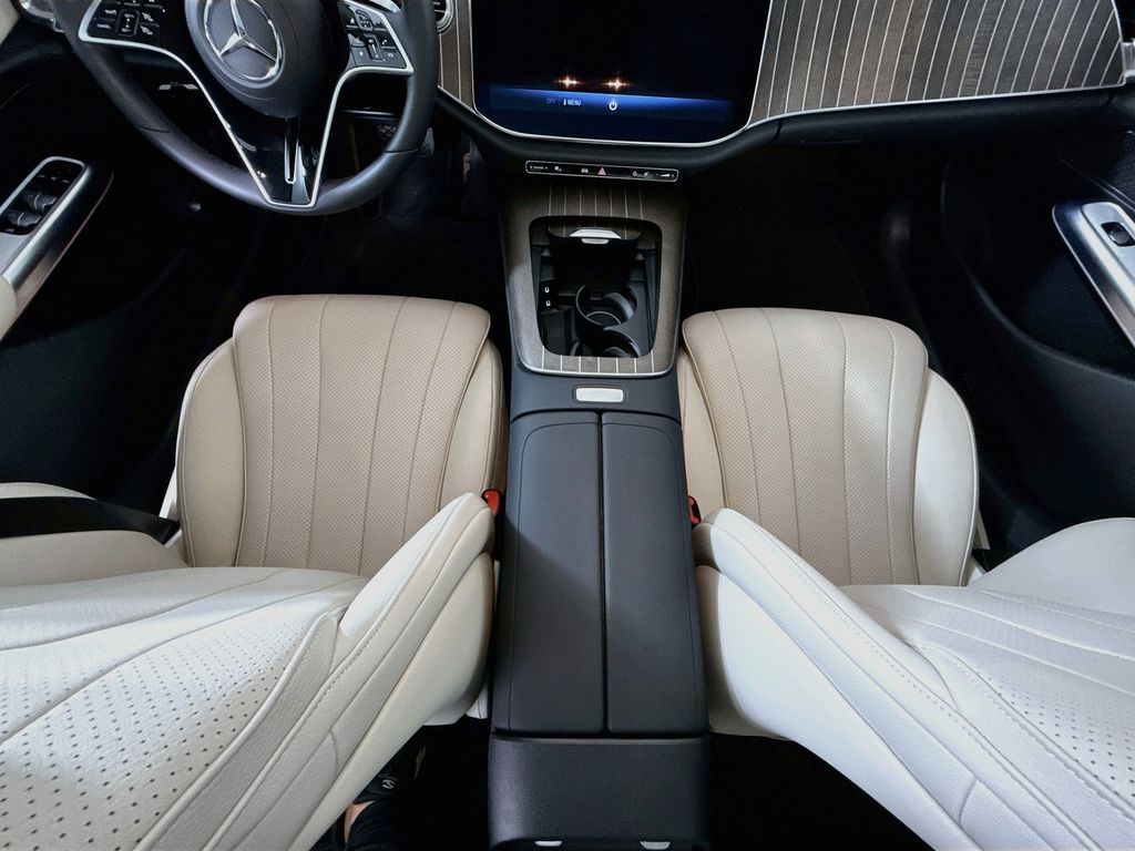 Thumbnail: 2025 Mercedes-Benz E-Class - 16