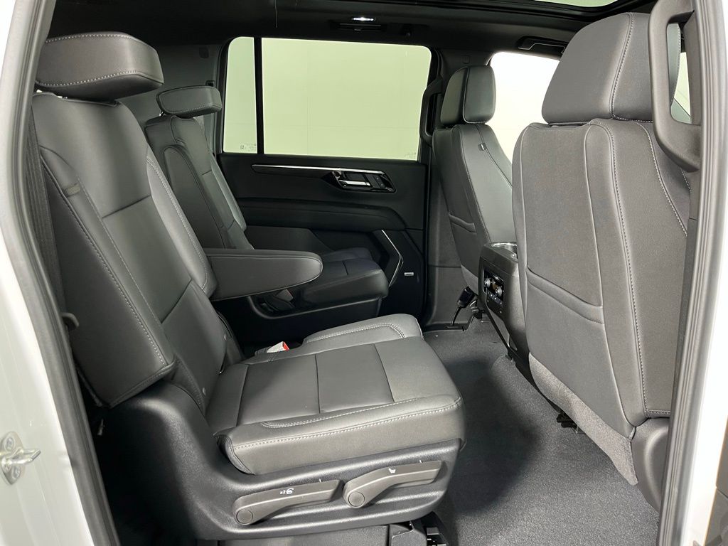 2025 Chevrolet Suburban LT 13