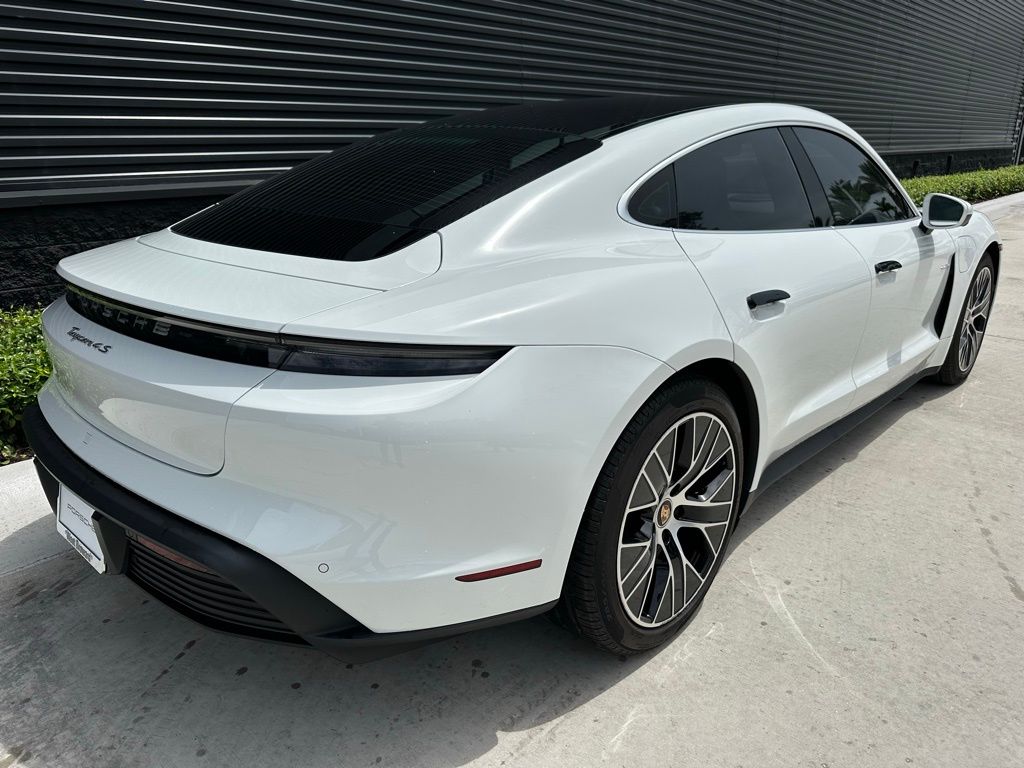 Thumbnail: 2022 Porsche Taycan - 9