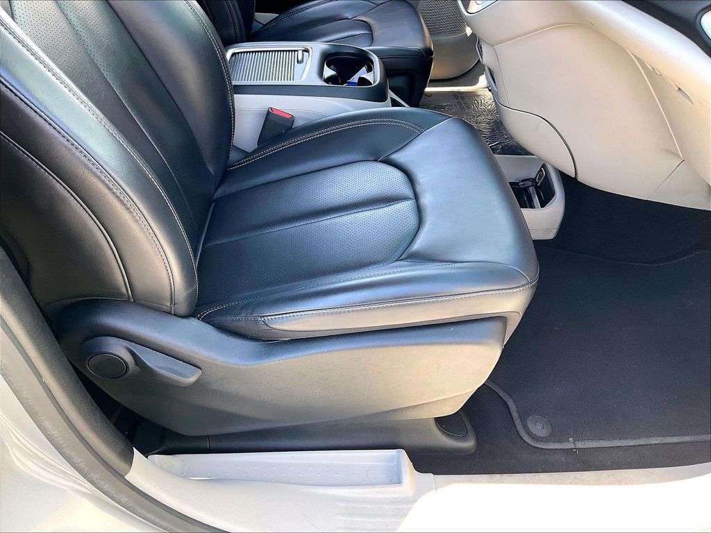 2023 Chrysler Pacifica — photo 35