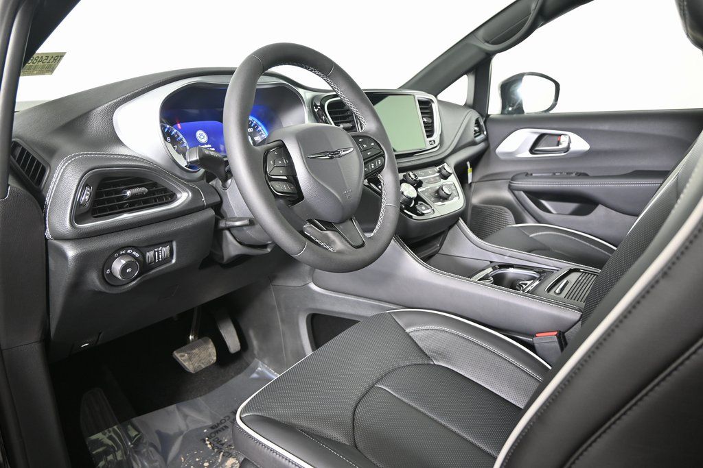 2026 Chrysler Pacifica Limited - Photo 25