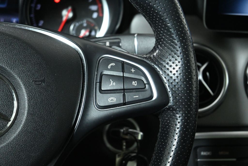 Thumbnail: 2020 Mercedes-Benz GLA - 17