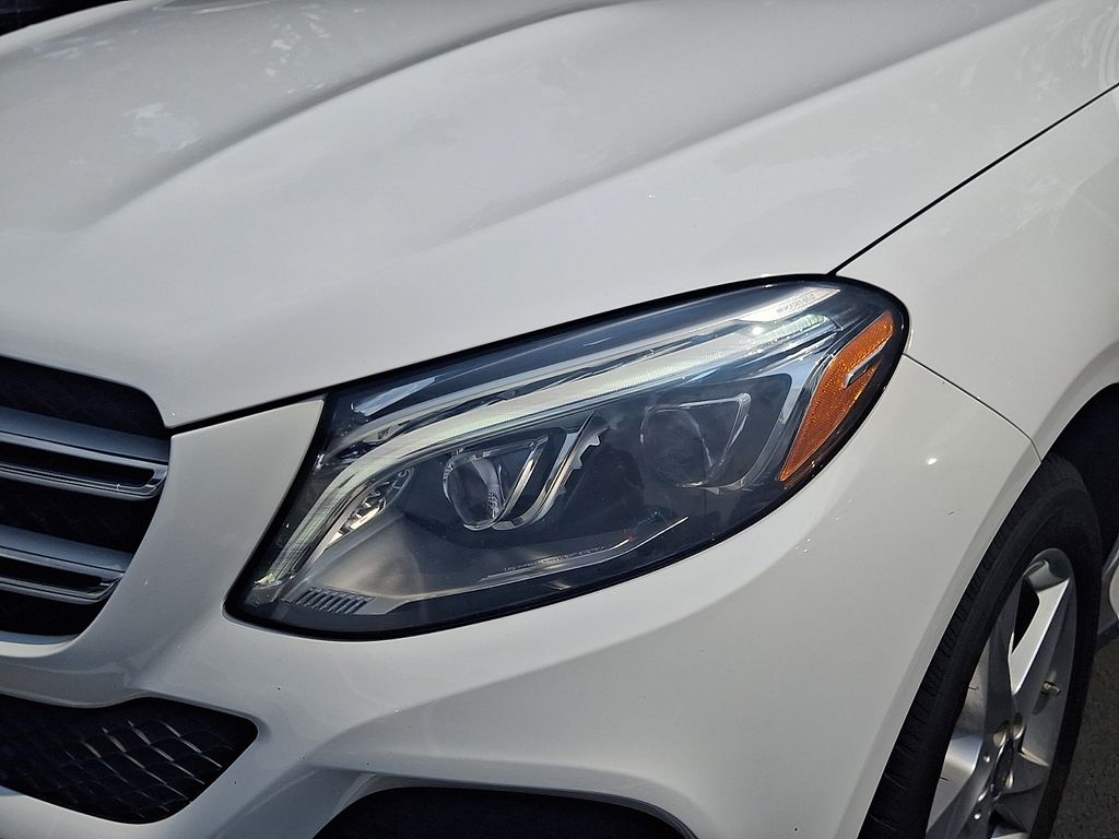 Thumbnail: 2016 Mercedes-Benz GLE - 6