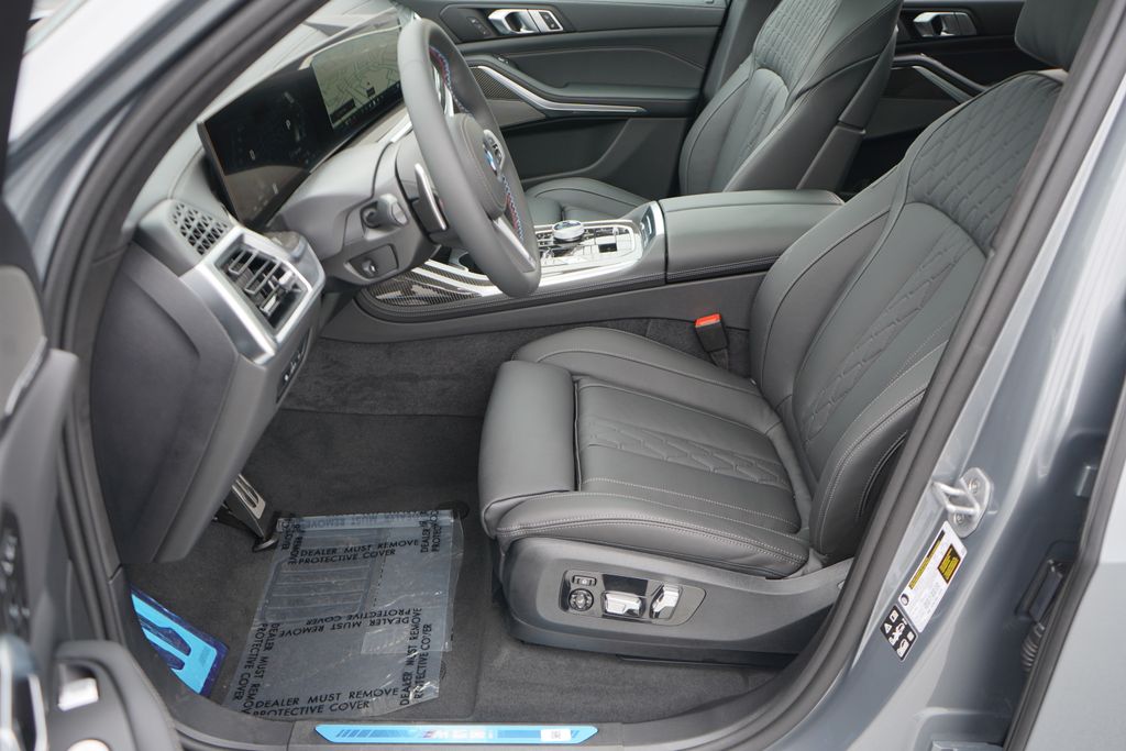 2025 BMW X7 M60i 10