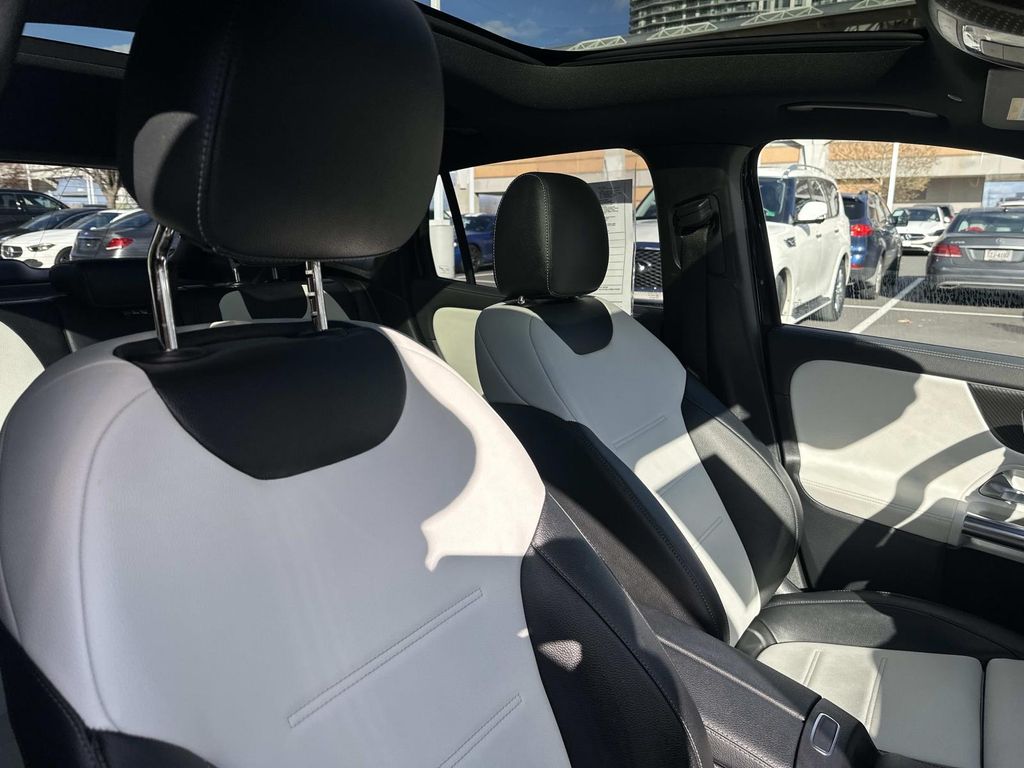 Thumbnail: 2021 Mercedes-Benz GLA - 23