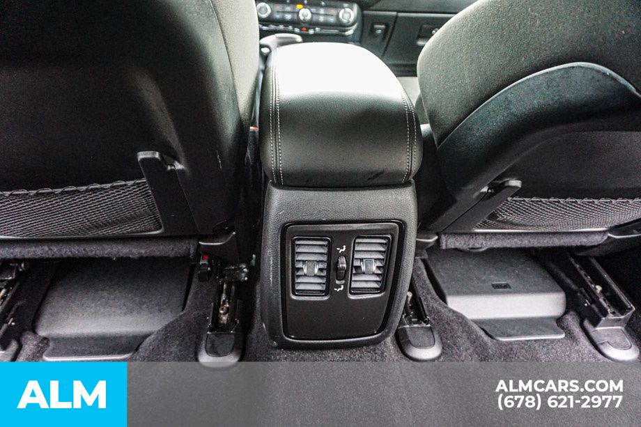 Used 2023 Black Dodge SXT image 31