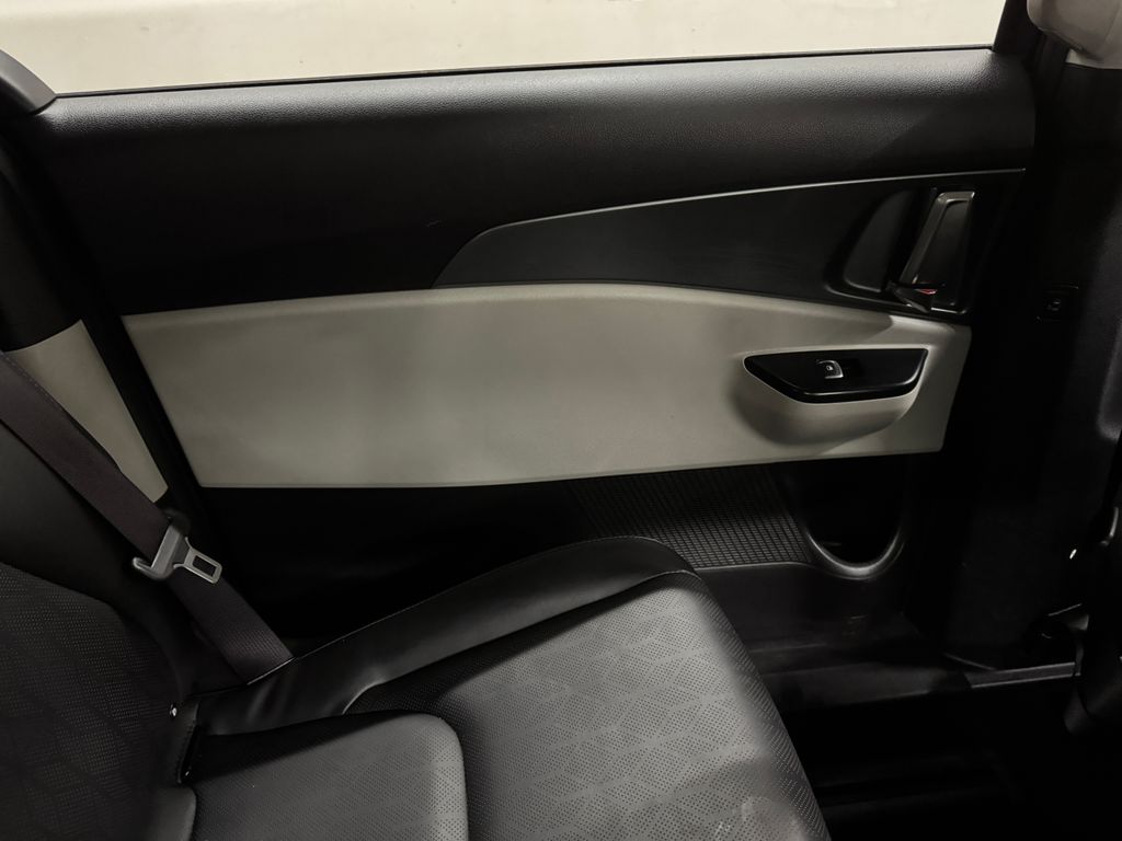 2024 Kia Carnival LX Seat Package