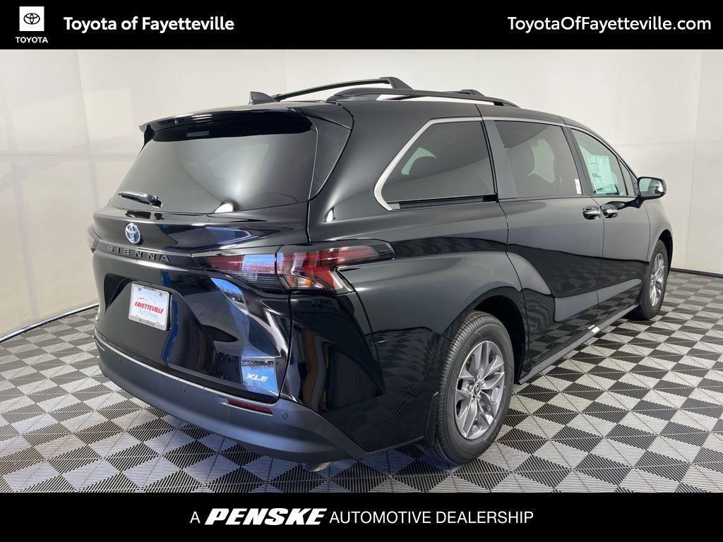 2025 Toyota Sienna XLE 17