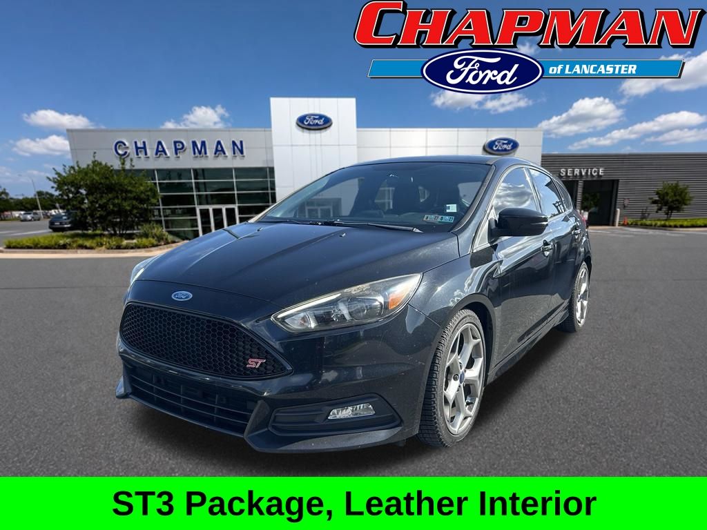 Tuxedo Black 2015 Ford Focus Hatchback Front-Wheel Drive 6-Speed Manual