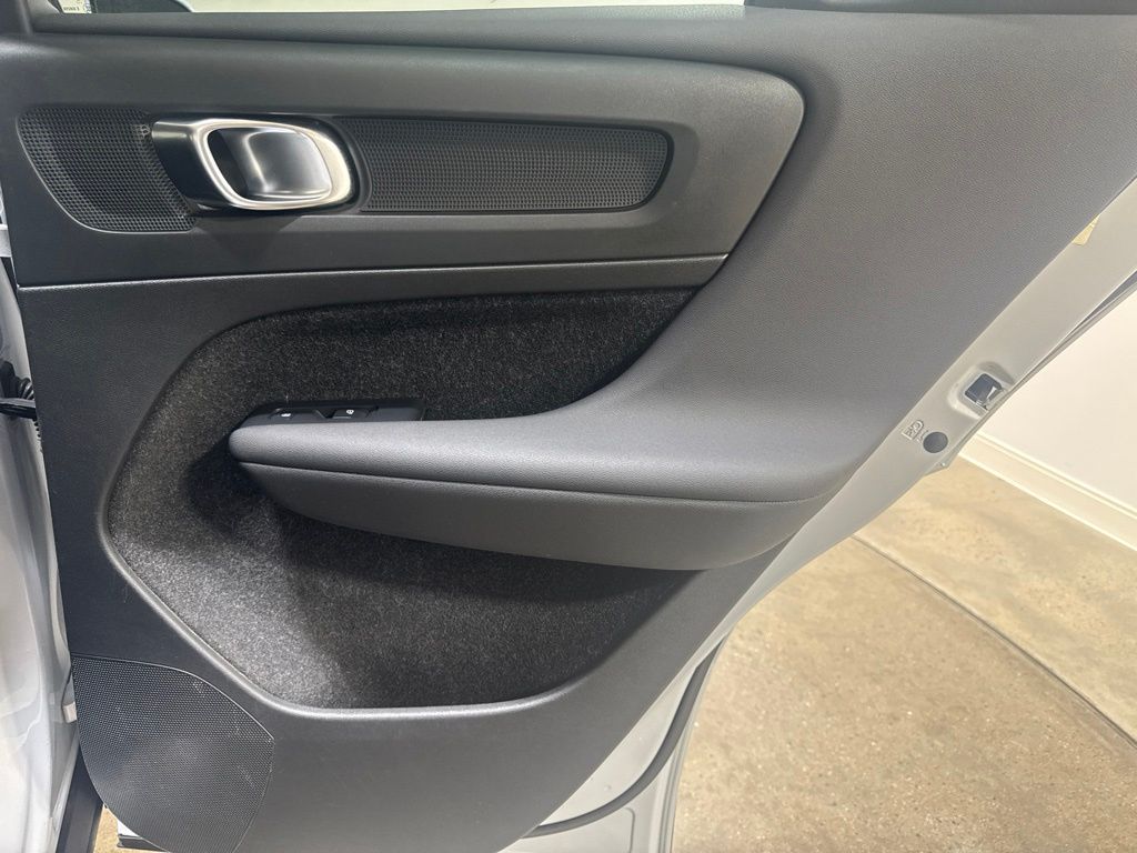 Used 2020 Silver Volvo Momentum image 22