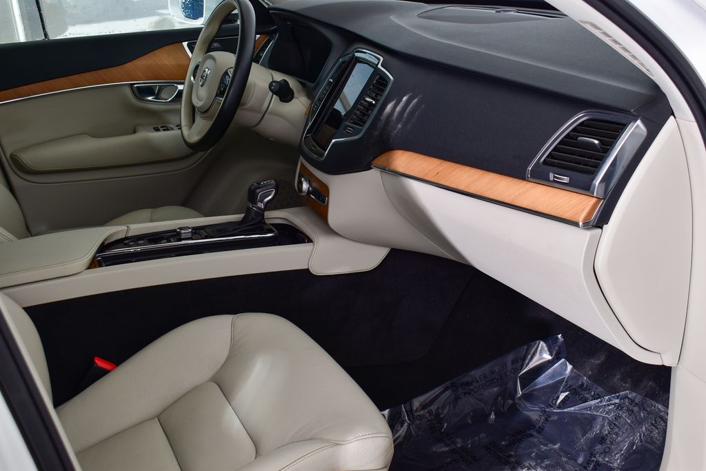 Thumbnail: 2021 Volvo XC90 - 27