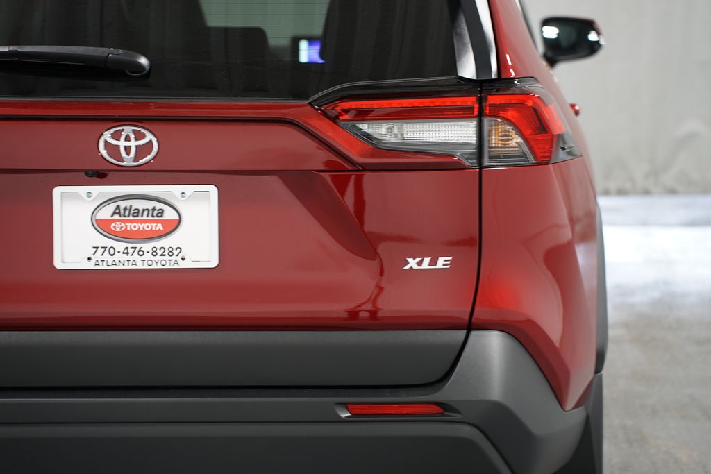 2025 Toyota RAV4 XLE 10