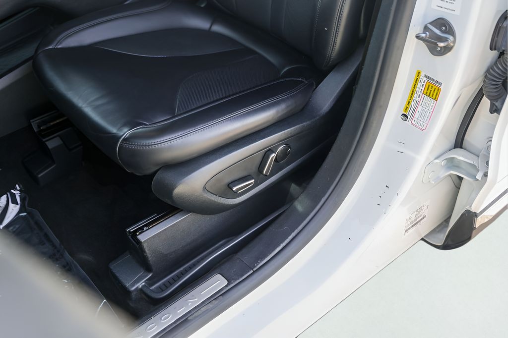 Used Car 2021 Lincoln Nautilus  Standard For Sale Under $30,000 In Austin, Texas