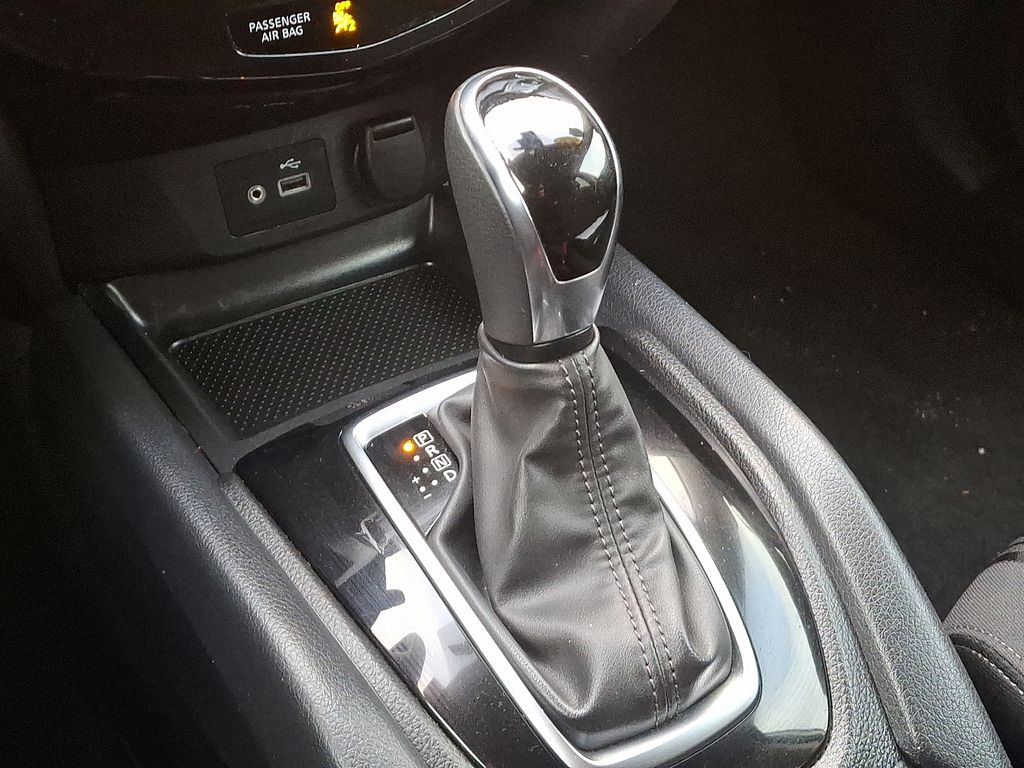 Thumbnail: 2020 Nissan Rogue - 15