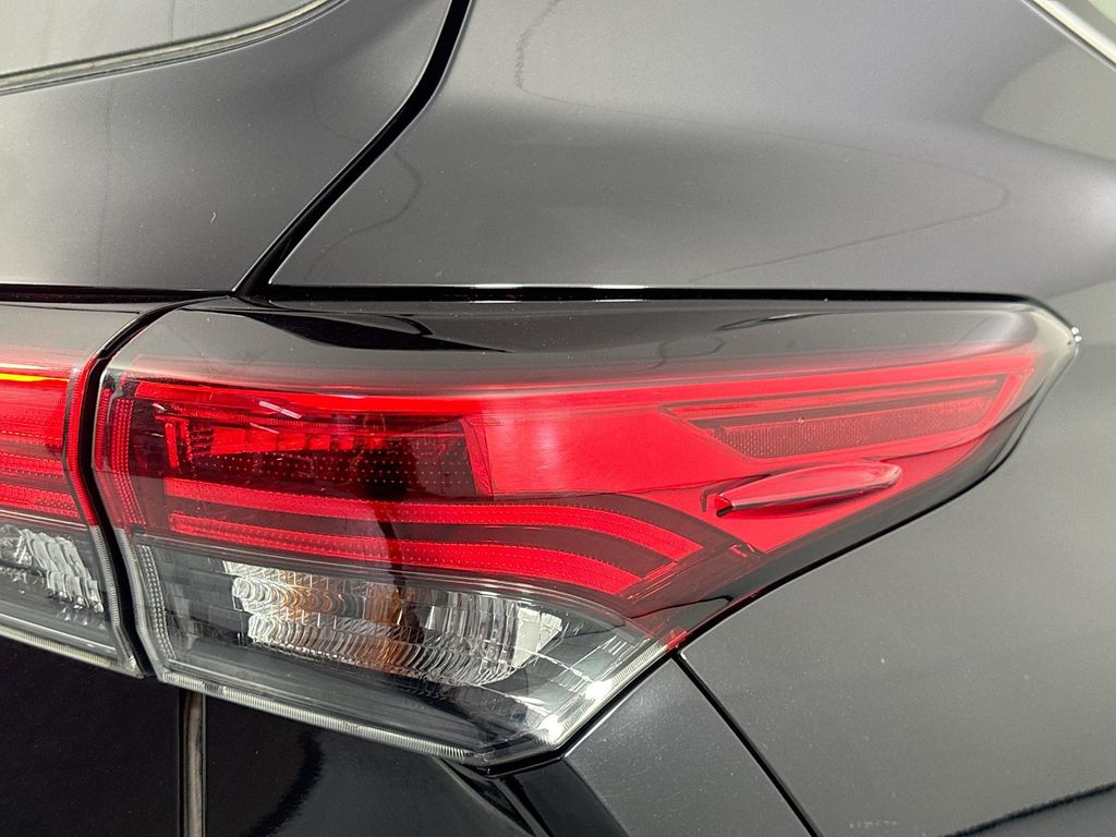 Used Car 2021 Toyota Highlander  Xle For Sale Under $30,000 In Austin, Texas
