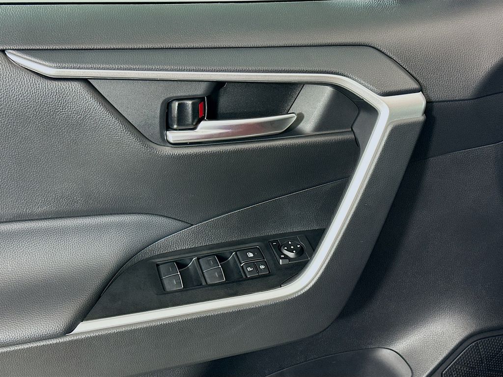 Thumbnail: 2025 Toyota RAV4 - 17