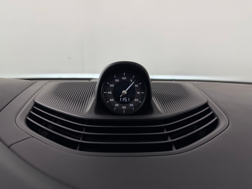 Thumbnail: 2026 Porsche Taycan - 30