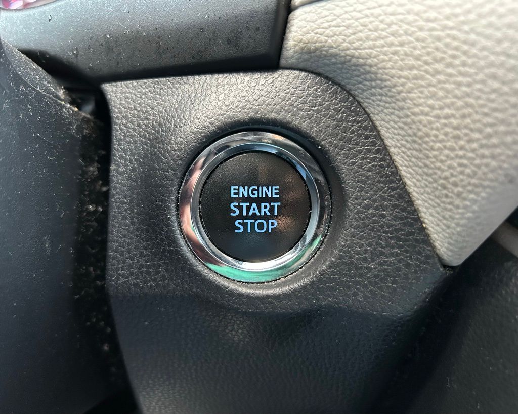 Thumbnail: 2021 Toyota RAV4 - 28