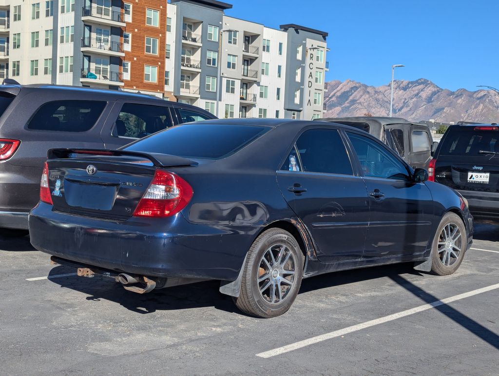 2002 Toyota Camry SE 4