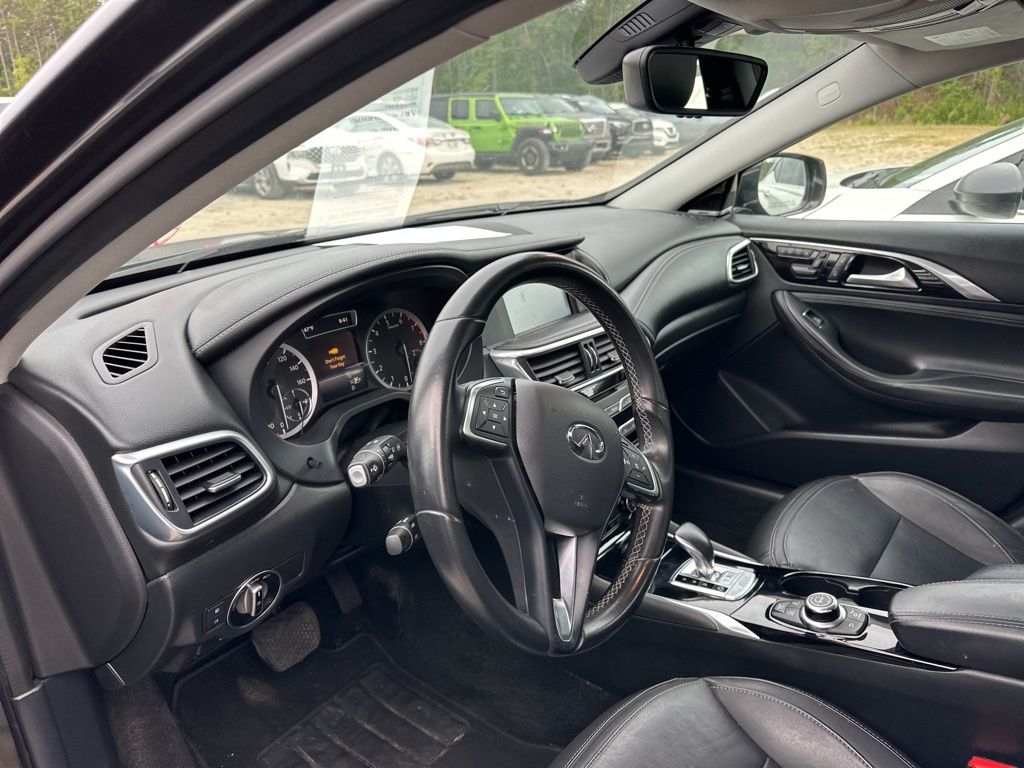 2019 Pearlescent Black INFINITI QX30 ESSENTIAL FWD SUV