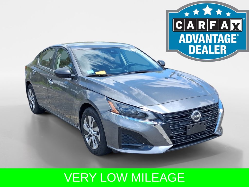 Gray (Gun Metallic) 2025 Nissan Altima Sedan Front-Wheel Drive Continuously Variable Transmission
