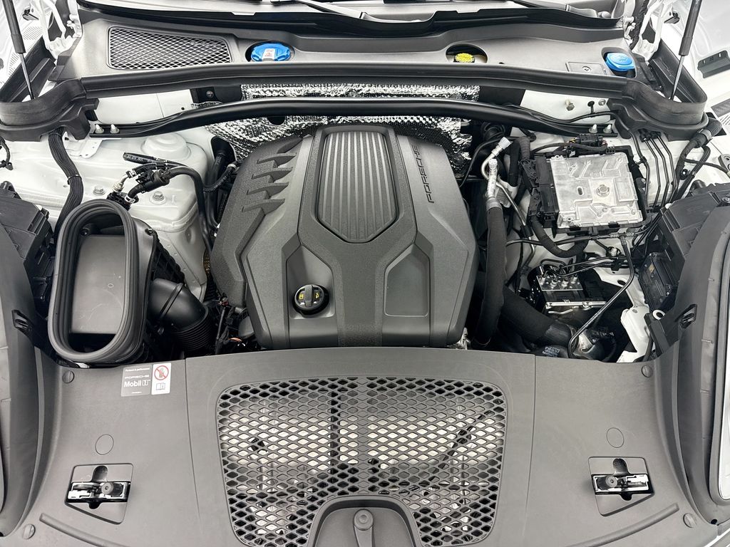 Thumbnail: 2026 Porsche Macan - 30