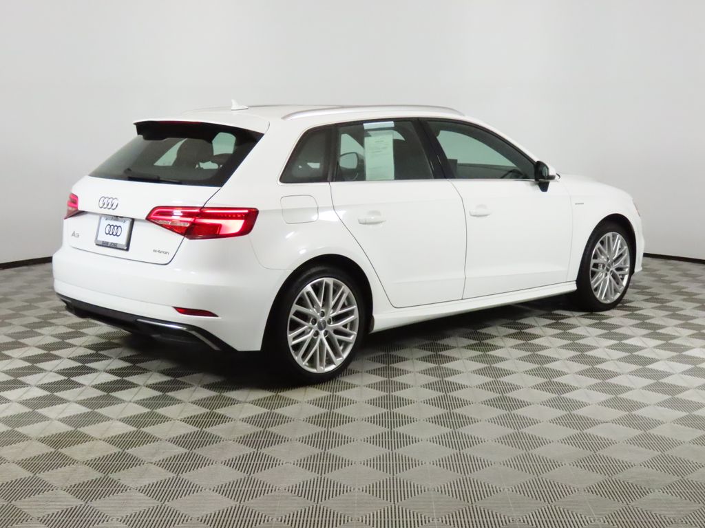 Thumbnail: 2018 Audi A3 e-tron - 5