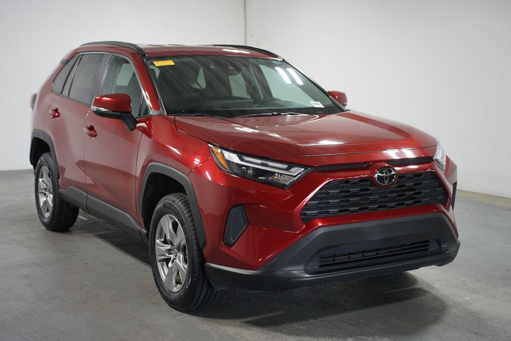 2023 Toyota RAV4 XLE 3