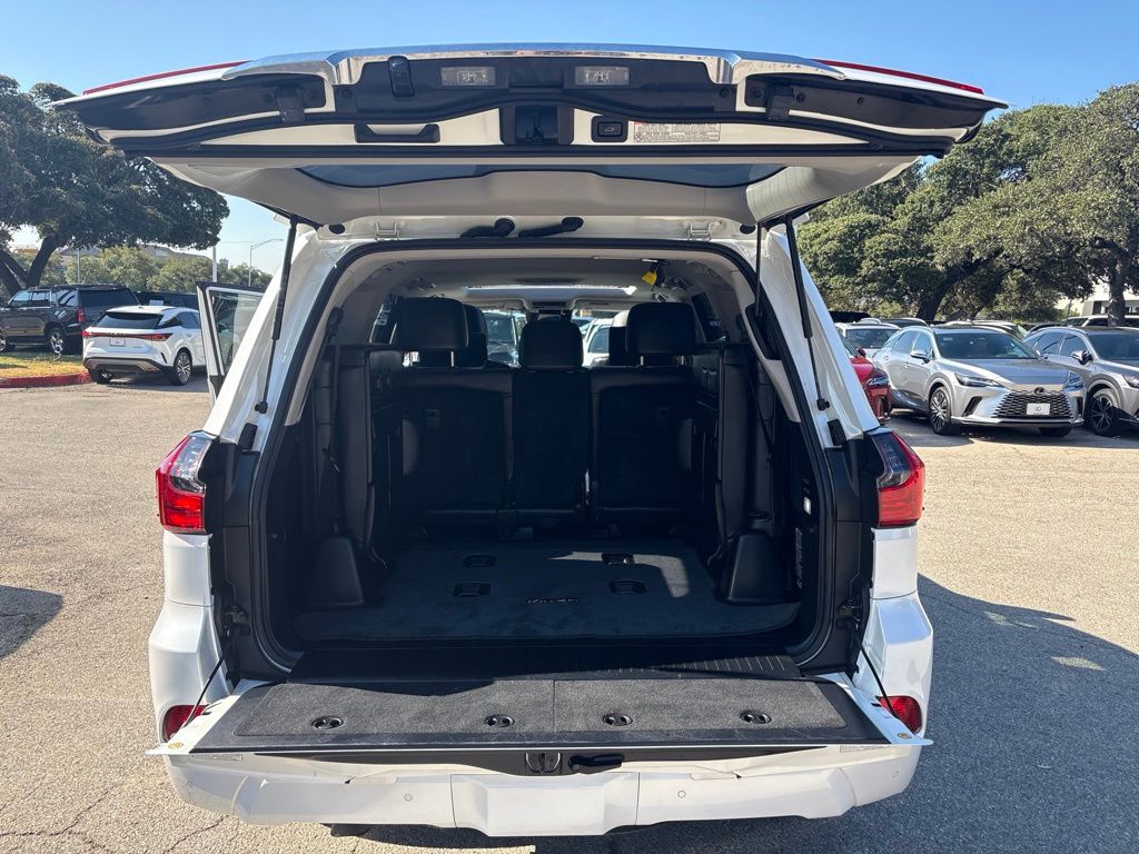 Thumbnail: 2019 Lexus LX - 21