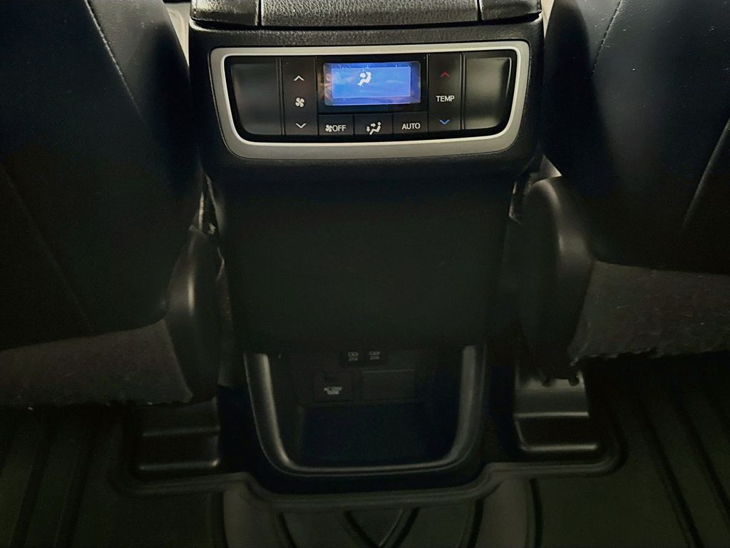 Thumbnail: 2018 Toyota Highlander - 26