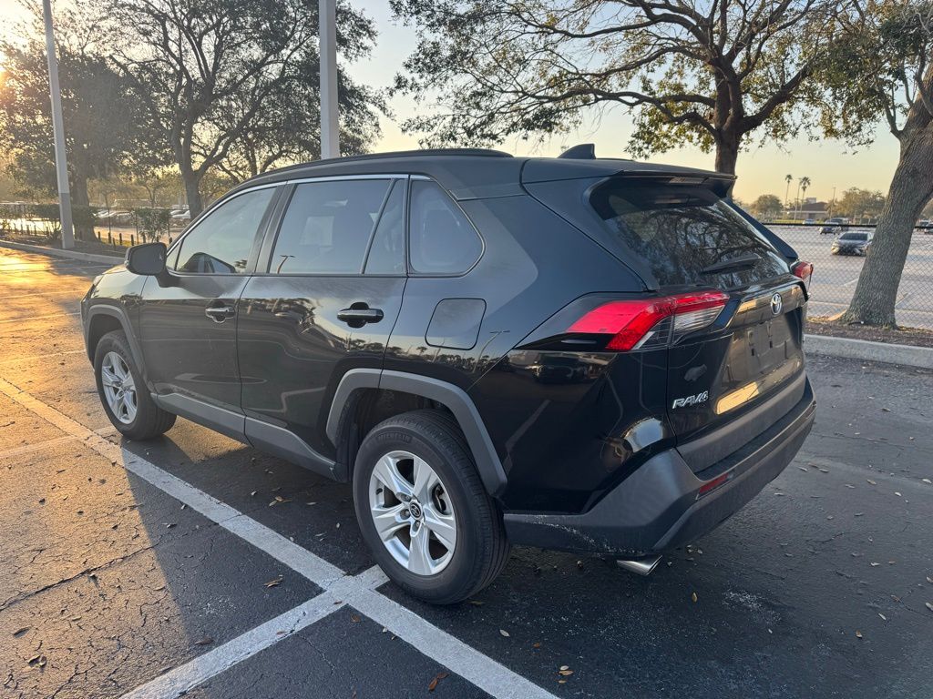 2021 Toyota RAV4 XLE 3