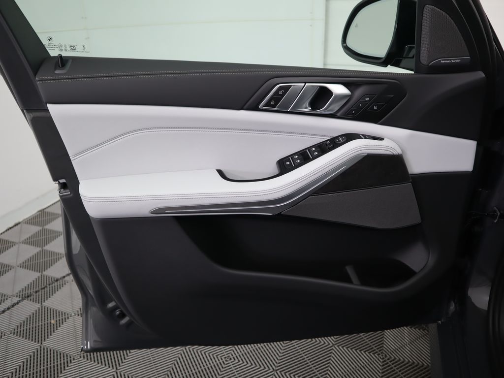 Thumbnail: 2026 BMW X5 - 25