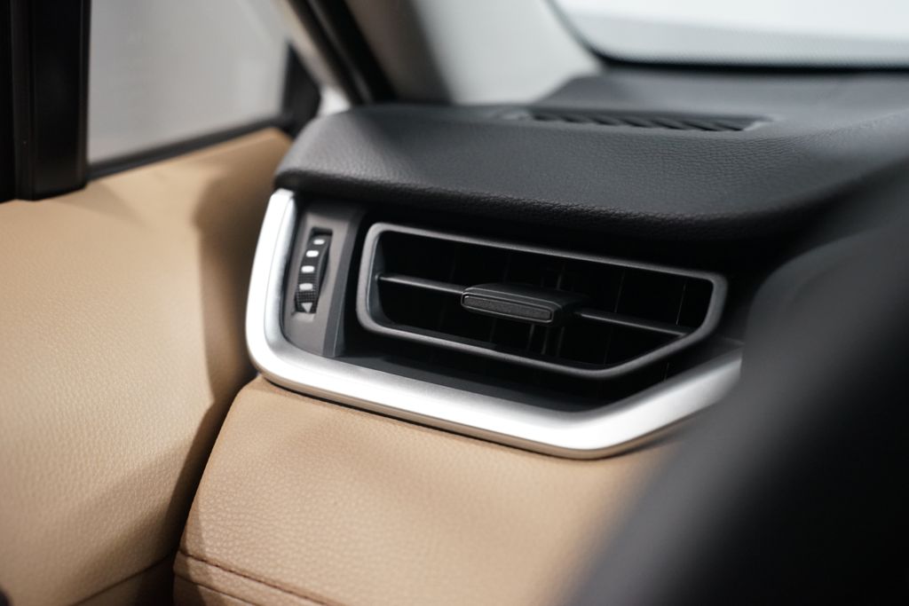 Thumbnail: 2025 Toyota RAV4 - 25