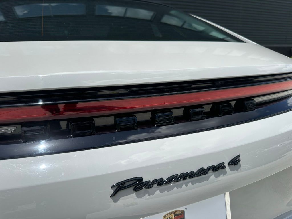 2025 Porsche Panamera 4 13