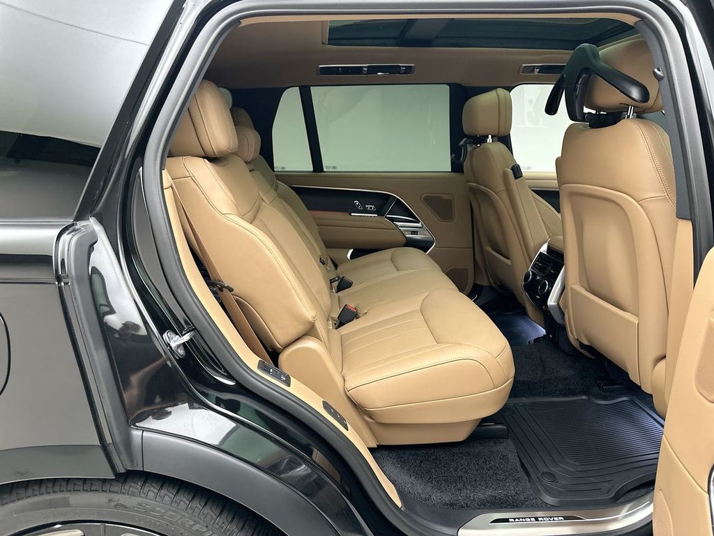 Thumbnail: 2026 Land Rover Range Rover - 7