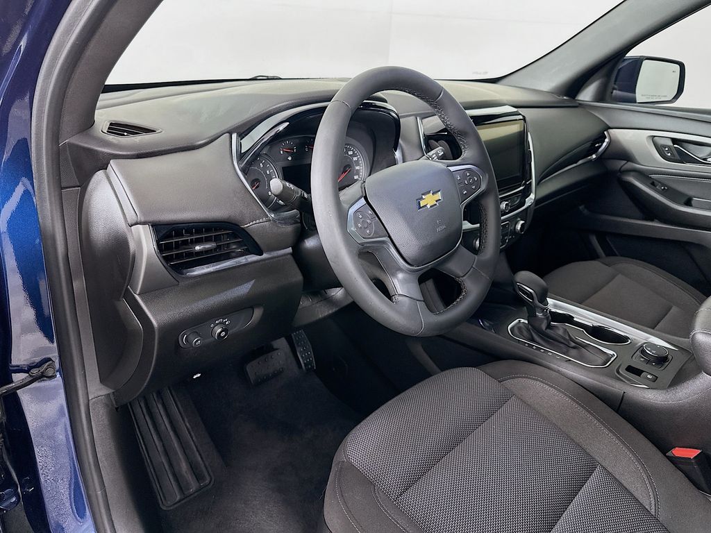 Thumbnail: 2023 Chevrolet Traverse - 9