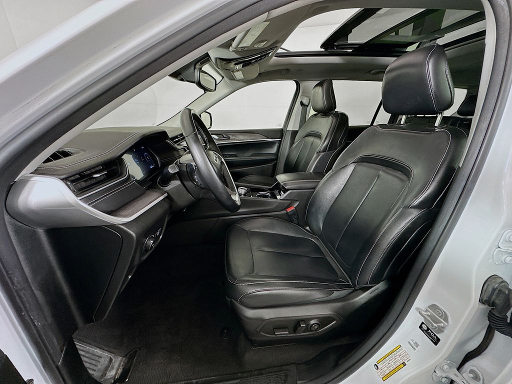 Thumbnail: 2022 Jeep Grand Cherokee L - 20