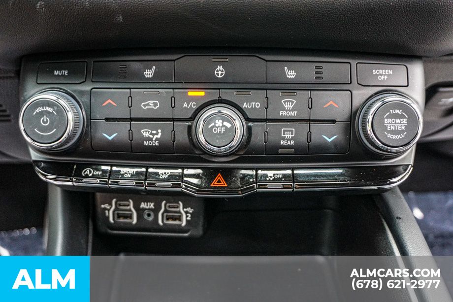 Used 2023 Black Dodge SXT image 40