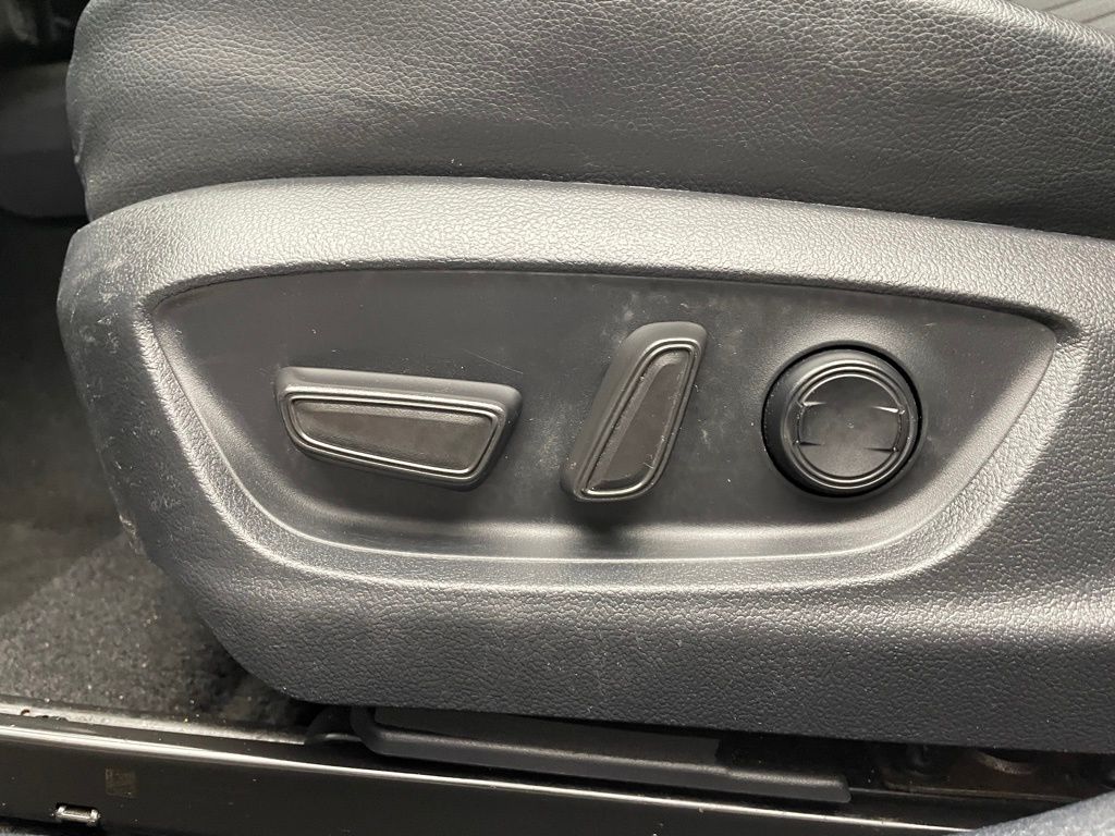 Thumbnail: 2023 Toyota Camry - 11