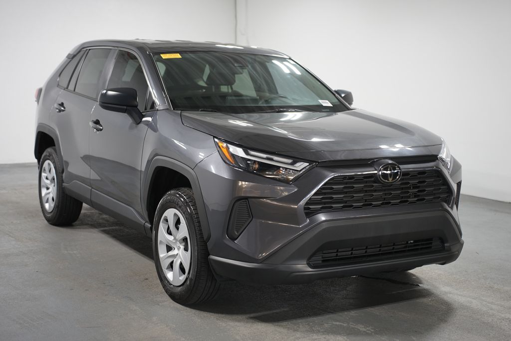 2023 Toyota RAV4 LE 3