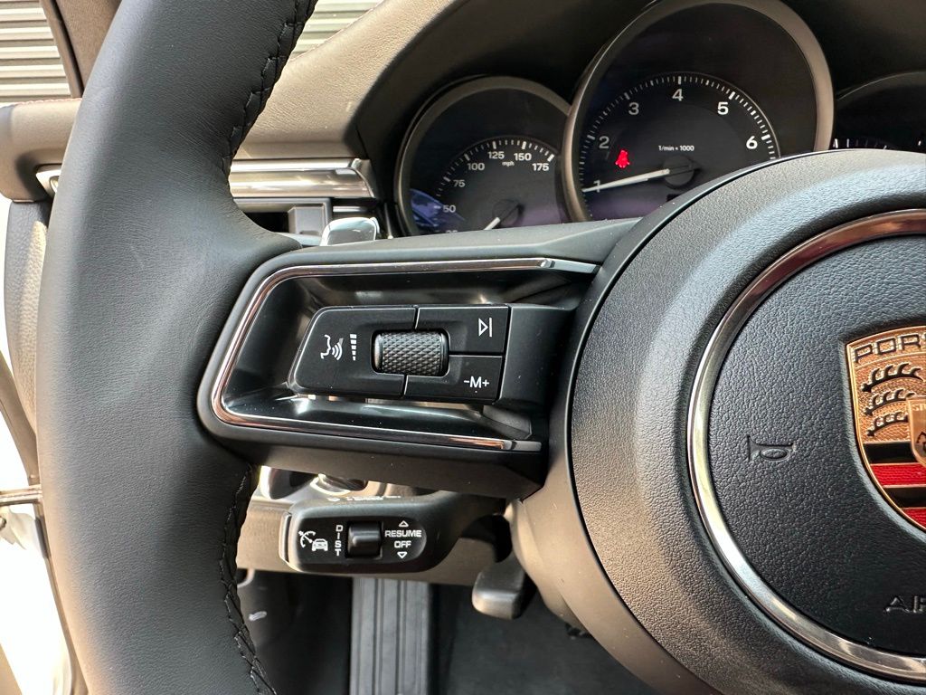 Thumbnail: 2026 Porsche Macan - 21