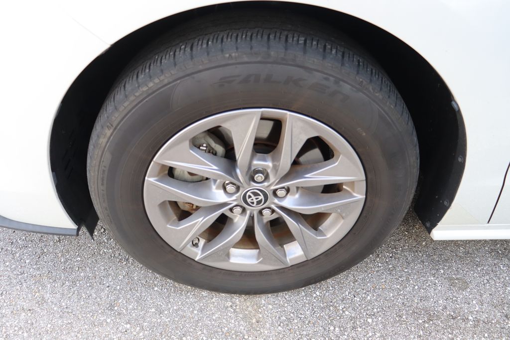 Thumbnail: 2023 Toyota Sienna - 4