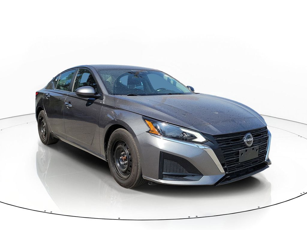 Gray (Gun Metallic) 2023 Nissan Altima Sedan Front-Wheel Drive Continuously Variable Transmission