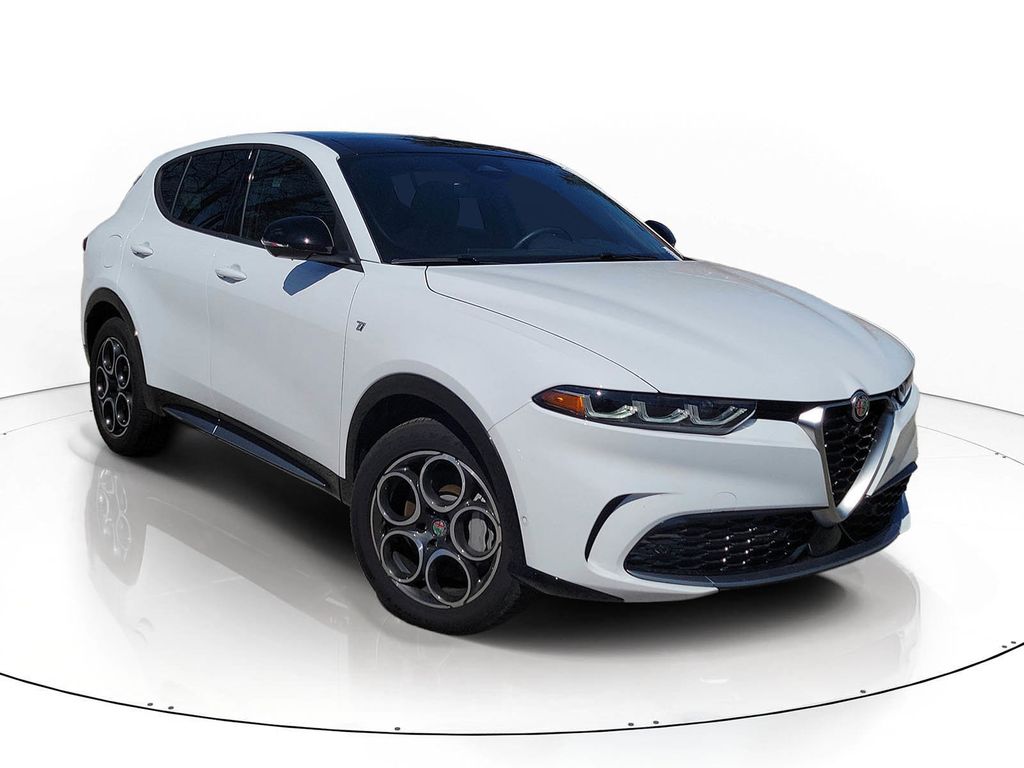 Alfa White 2024 Alfa Romeo Tonale Ti AWD SUV / Crossover All-Wheel Drive 6-Speed Automatic