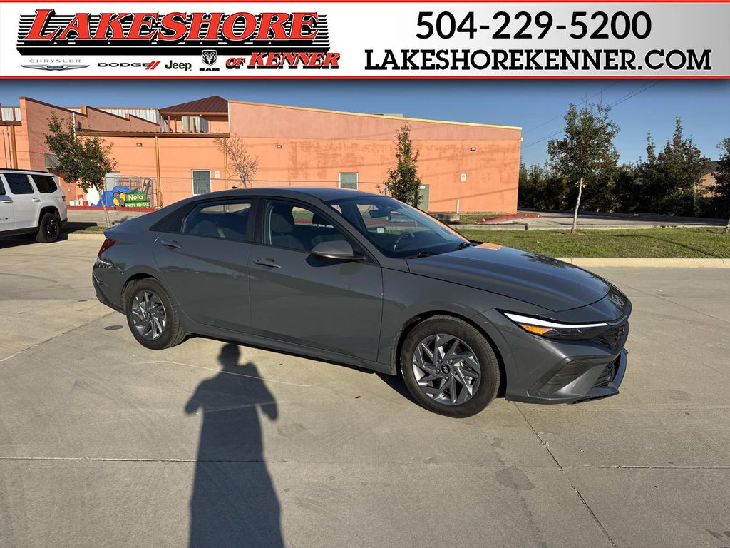 2024 Hyundai Elantra SEL FWD